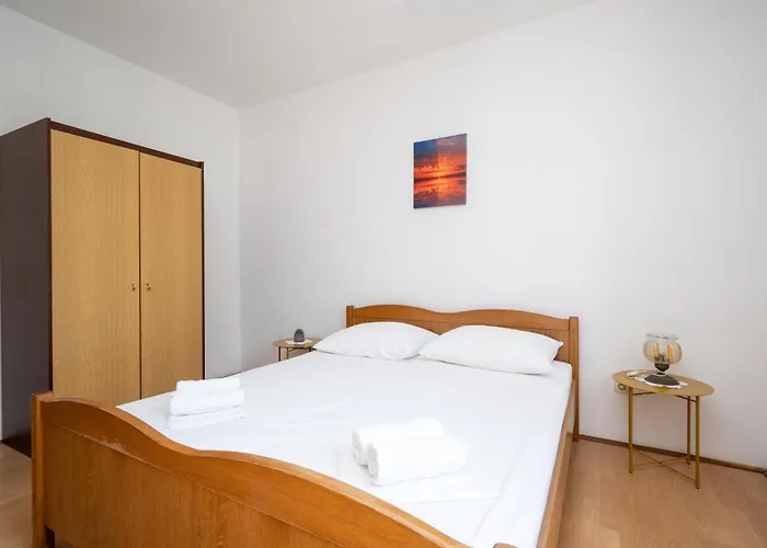 Apartman With Parking Space Pag - 15765 Pag Town